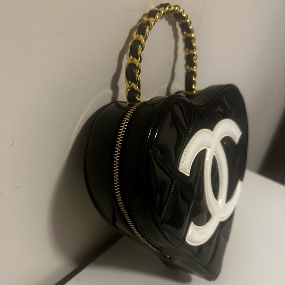 ๐๐ปSOLD๐๐ป Chanel Heart Bag - Picture 5 of 12